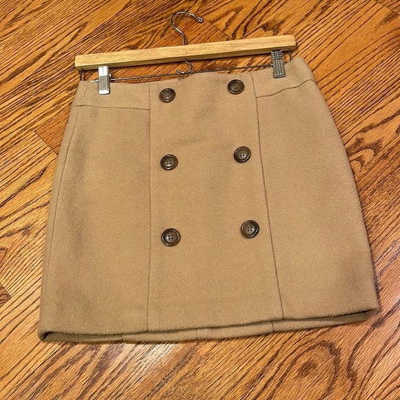 Gap Woman’s Tan Skirt With Buttons Size 0 - Picture 1 of 5
